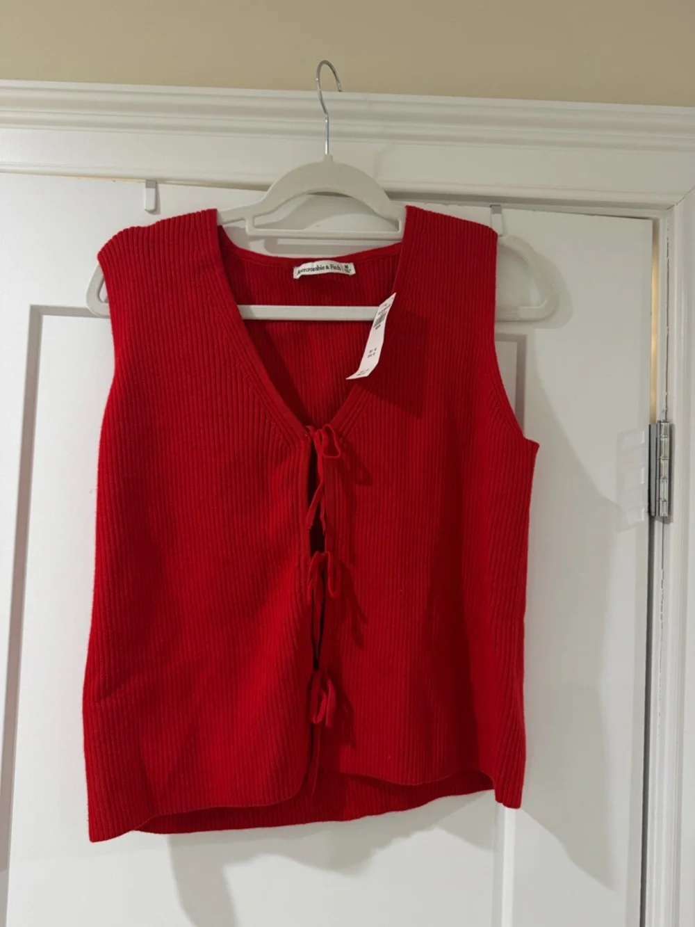 NWT Abercrombie Red Ribbed Tie-Front tanktop - Picture 2 of 4